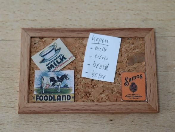 Prikbord / memobord met mooie in verstek gezaagde lijst., Verzamelen, Ophalen of Verzenden, Nieuw, Gebruiksvoorwerp