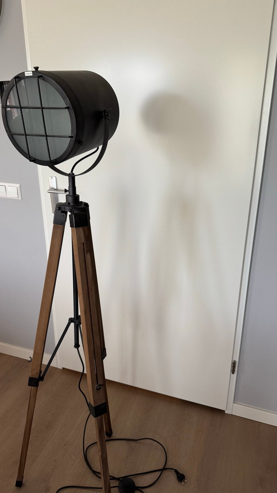 Stoere vloerlamp op statief - Zwart met hout, Ophalen, E27 (groot), Zo goed als nieuw, 150 tot 200 cm