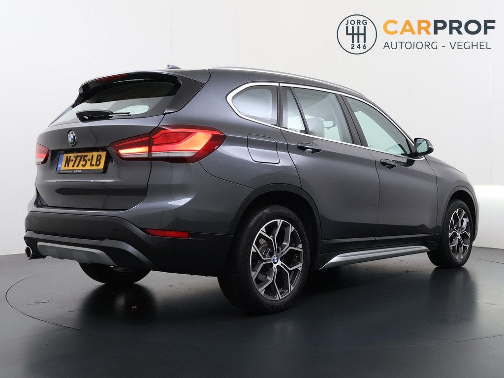 BMW X1 sDrive18i Business Edition Plus X-Line | Panorama Dak, 136 pk, Gebruikt, Euro 6, Leder en Stof