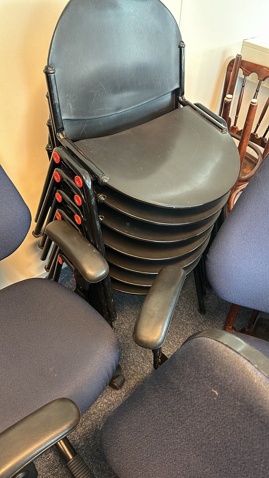 Zwarte stapelbare stoelen - Ideaal voor vergaderruimtes, Kunststof, Gebruikt, Zwart, Ophalen of Verzenden