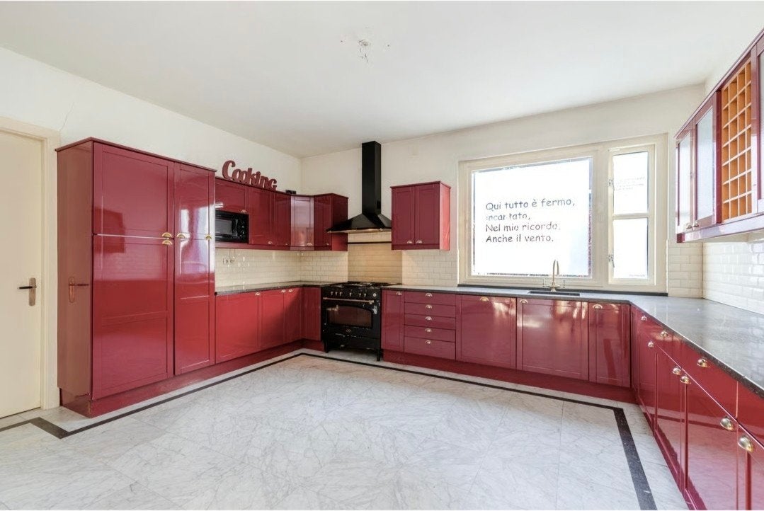Moderne hoekkeuken met apparatuur, hoogglans rood, Huis en Inrichting, Ophalen, Gebruikt, Hoekkeuken, Graniet of Steen