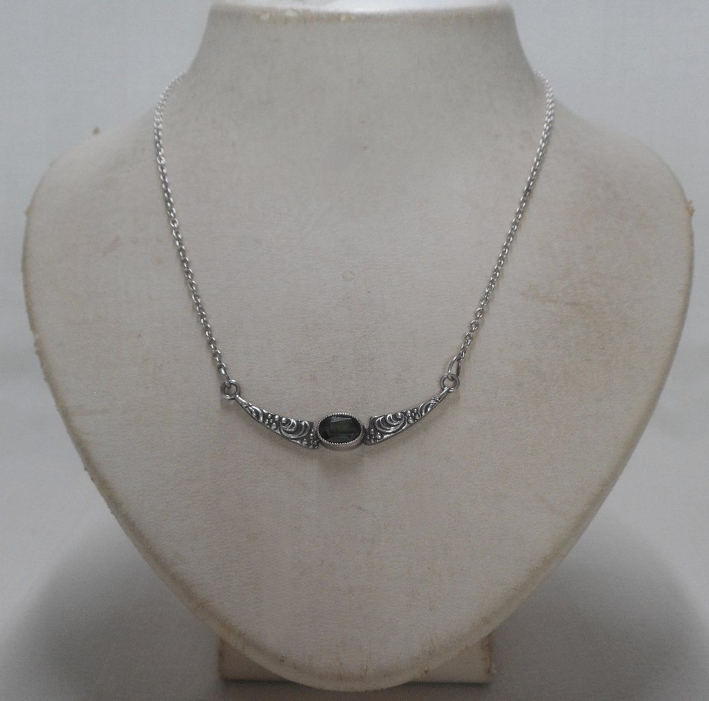 Zilveren ketting met vaste hanger met groene steen nr.1349