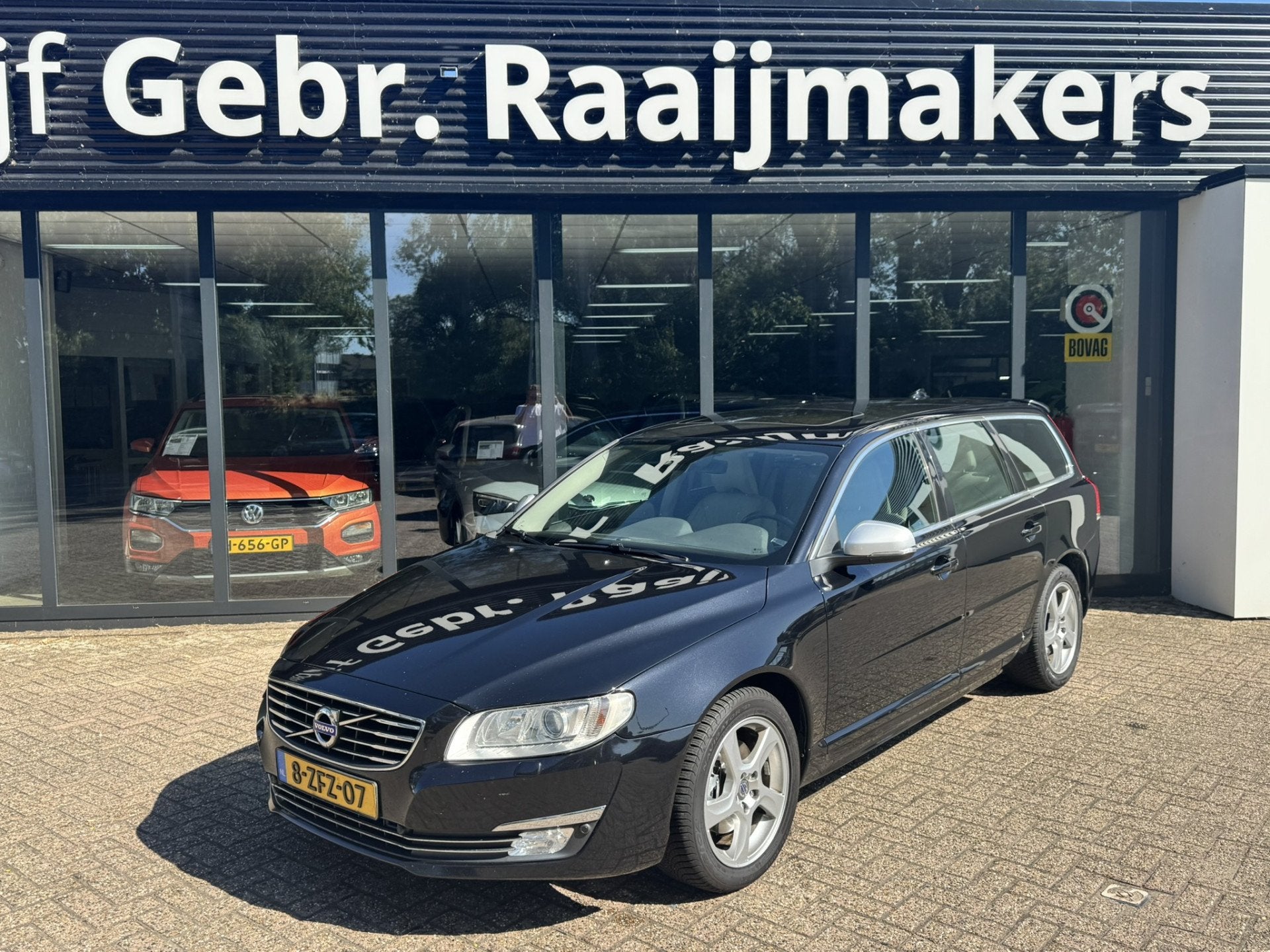 Volvo V70 2.0 D4 Kinetic*Leder*Navigatie*ECC*Panorama*EXPORT, Auto's, Volvo, Voorwielaandrijving, Euro 6, Zwart, 750 kg