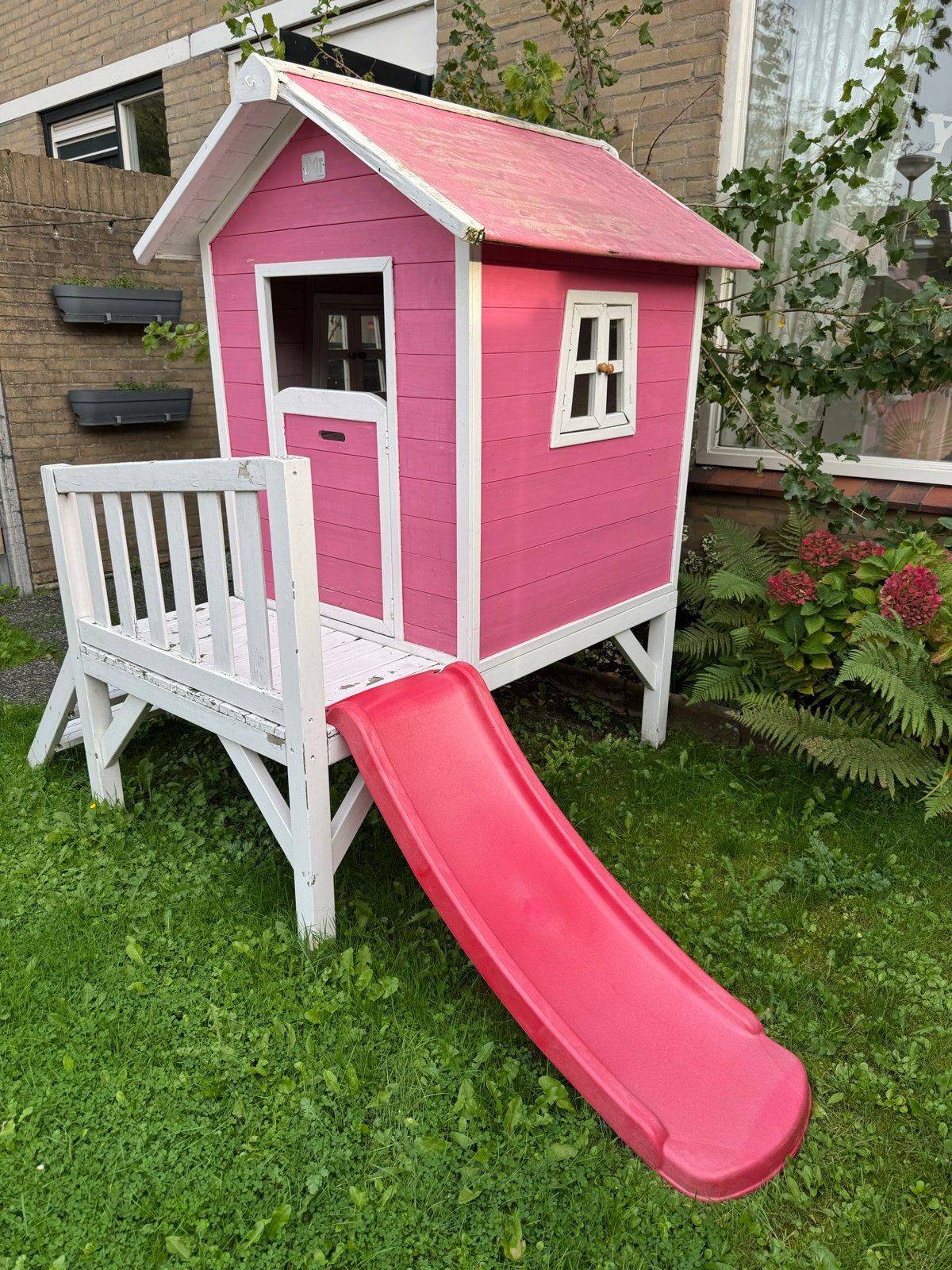Roze speelhuisje met glijbaan, Ophalen, Gebruikt, Hout