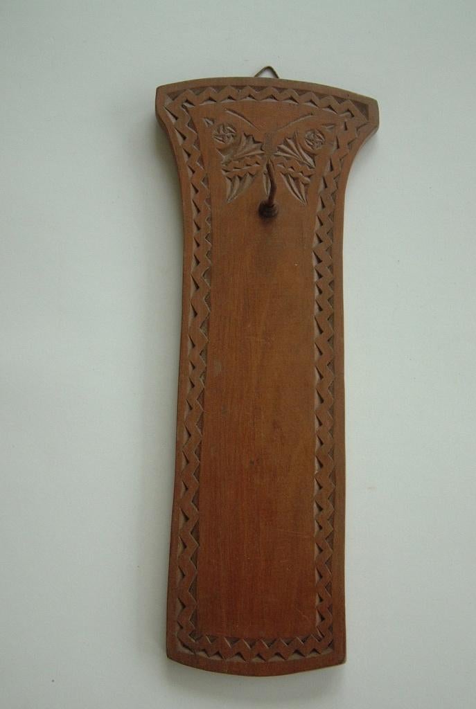 antiek hanger houtsnijwerk Friese Kerfsnede met vlinder, Antiek en Kunst, Kunst | Beelden en Houtsnijwerken, Hout, Ophalen of Verzenden