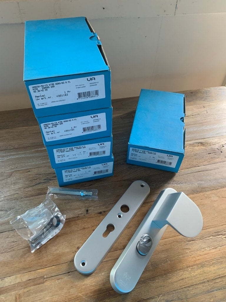 AMI veiligheidsbeslag PC55 kerntrek ovaal rechts SKG3 NIEUW, Overige materialen, Info@ami.nl, Nieuw, Ophalen of Verzenden