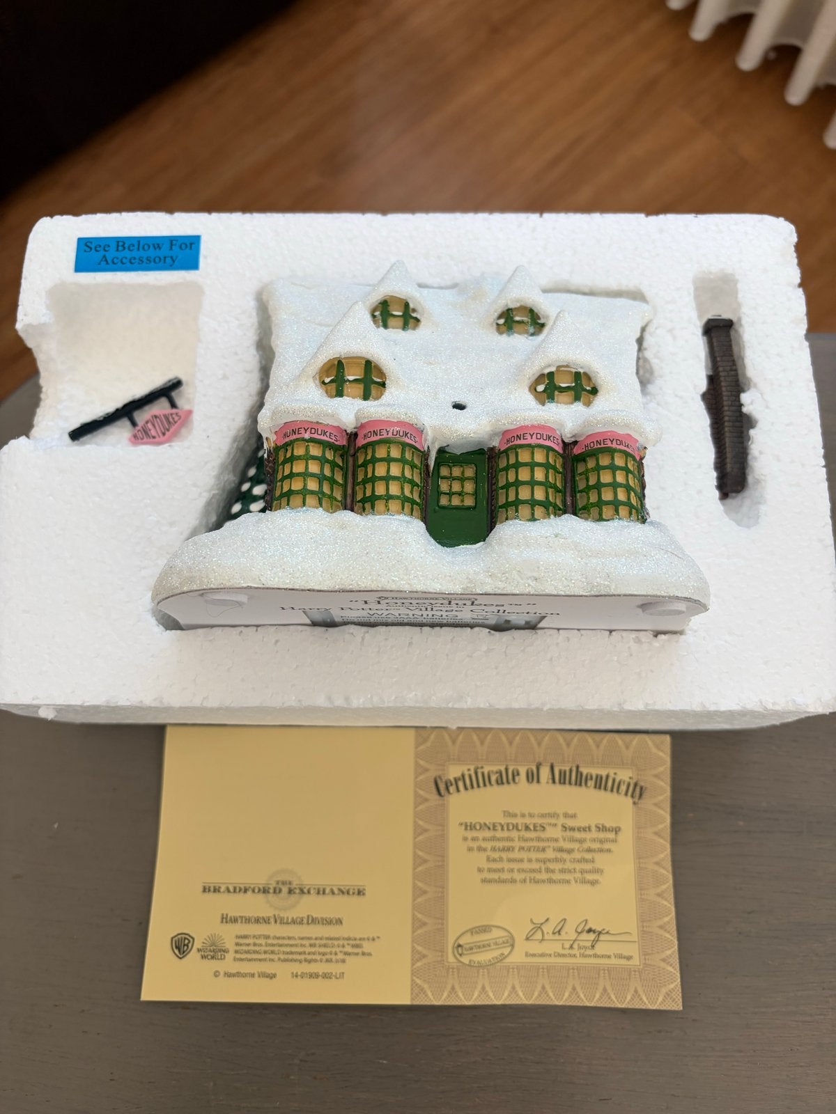 Honeydukes Sweet Shop Harry Potter Kerstdorp met Certificaat, Onbekend, Ophalen of Verzenden, Zo goed als nieuw, Onbekend