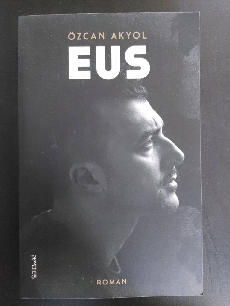 Özcan Akyol - Eus, Ophalen of Verzenden, Zo goed als nieuw, Özcan Akyol