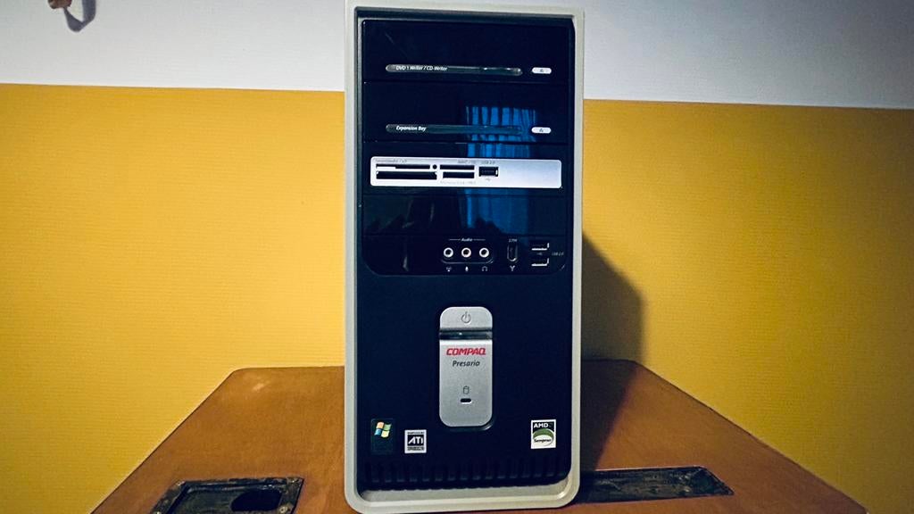 Vintage Compaq Presario SR1609NL (AMD Sempron 3000+), Ophalen of Verzenden