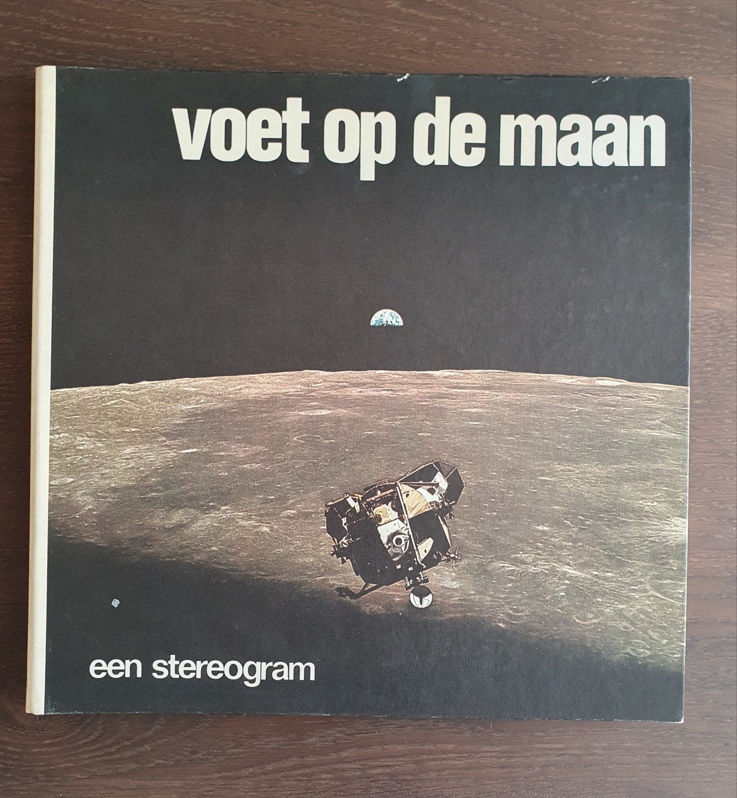 Voet op de maan - Stereogram met LP en dia's, Ophalen of Verzenden, Zo goed als nieuw, Niet van toepassing, Gerton van Wageningen