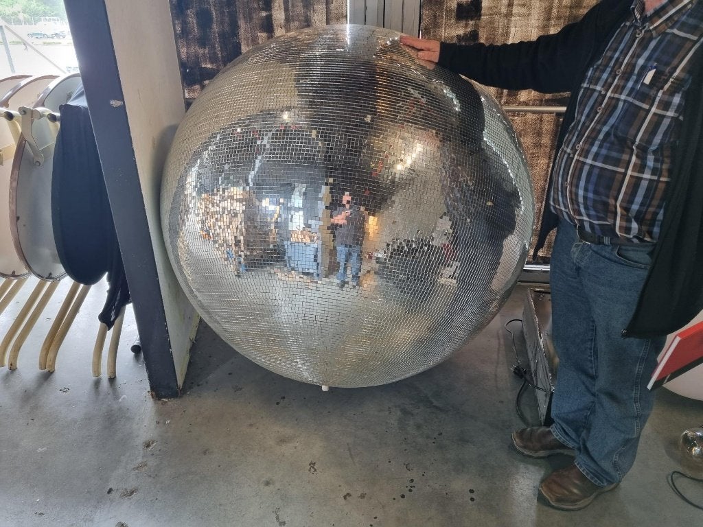 Te koop. Disco bol, spiegelbol 130 cm!!, Ophalen, Gebruikt, Discobol
