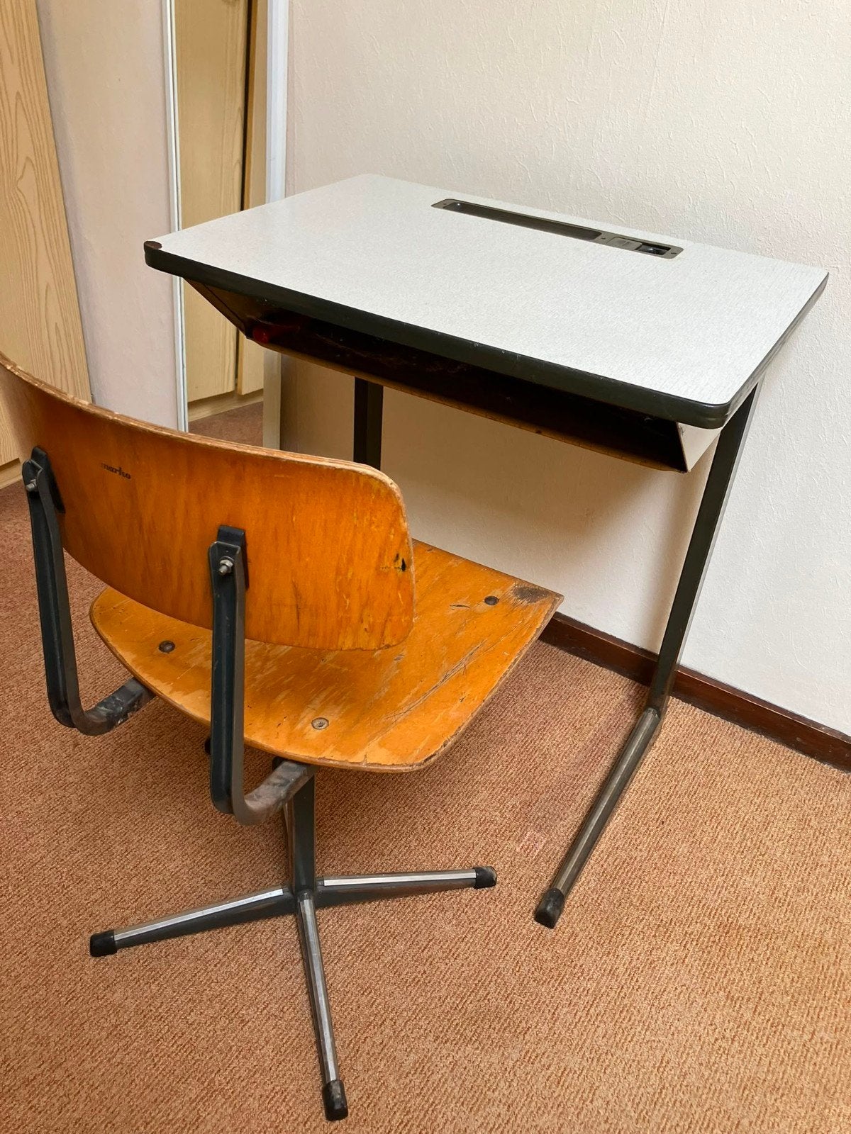 Schoolbankje met stoeltje te koop, Ophalen