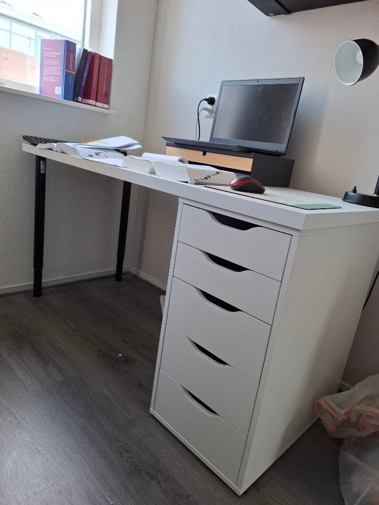 Wit bureau Ikea 140x60 cm met ladeblok (5 lades), Huis en Inrichting, Overige typen, Gebruikt, In hoogte verstelbaar, IKEA