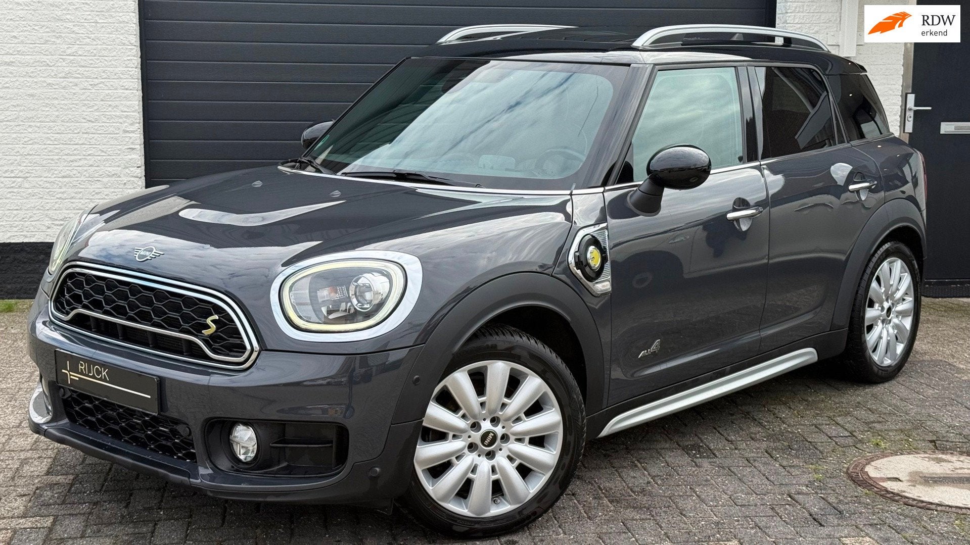Mini Countryman 1.5 Cooper S E ALL4 Chili | BTW | Pano | HUD, Auto's, Automaat, Dealer onderhouden, Gebruikt, Leder