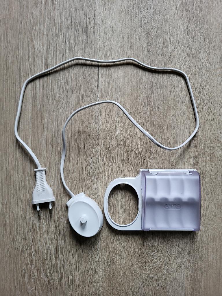 Setje Braun Oral-B houder en oplader (los kan ook), Ophalen, Zo goed als nieuw, Mondverzorging