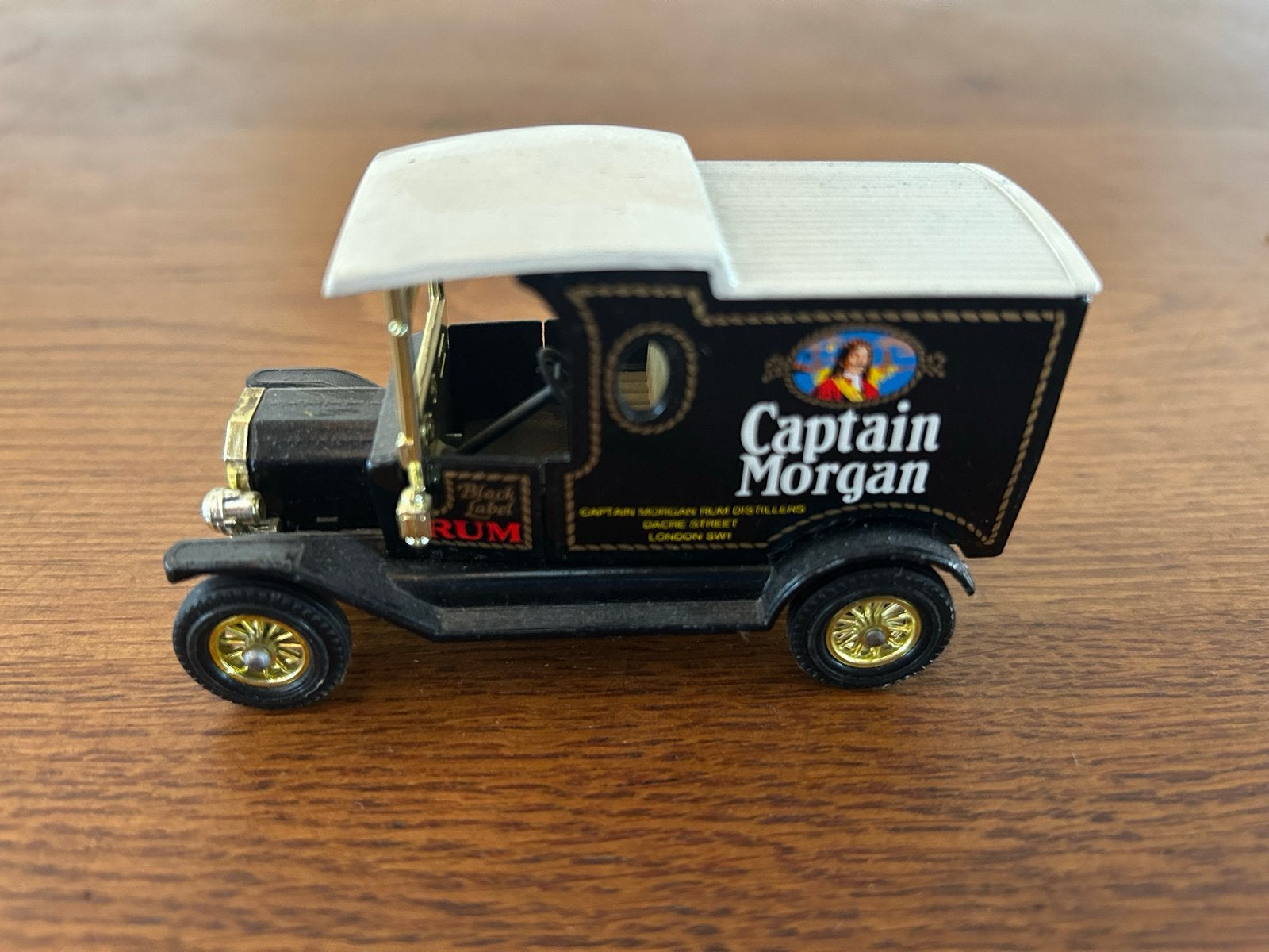 Captain Morgan Rum Bestelwagen Modelauto (geen doos), Hobby en Vrije tijd, Modelauto's | 1:43, Ophalen of Verzenden, Gebruikt