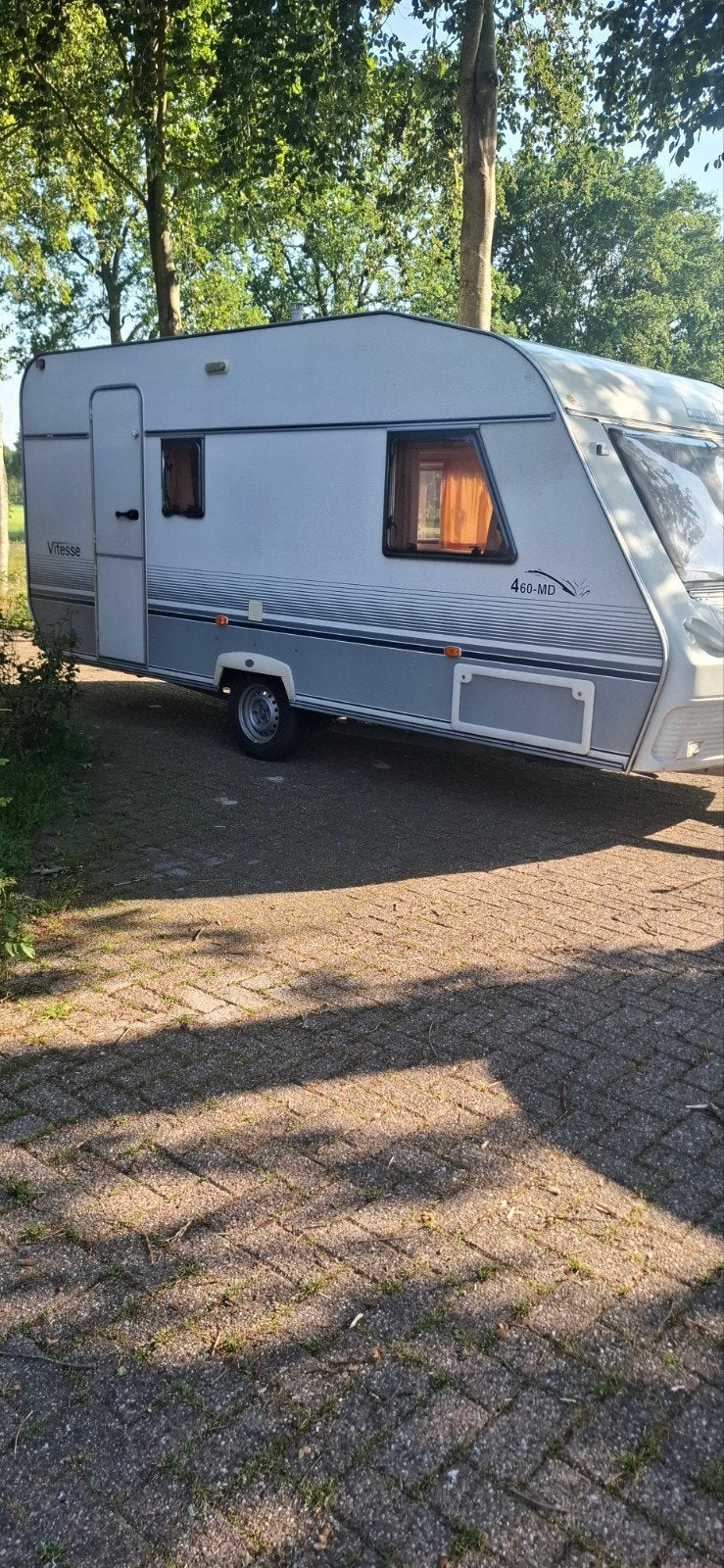Beyerland Vitesse 460 MD Caravan met voortent, Koelkast, Treinzit, 750 - 1000 kg, Particulier
