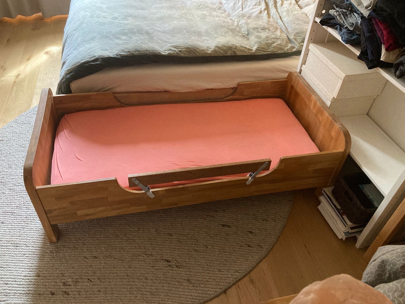 Stevig houten kinderbedje 70x150 cm met matras, Ophalen, Gebruikt, 70 tot 85 cm, 140 tot 160 cm