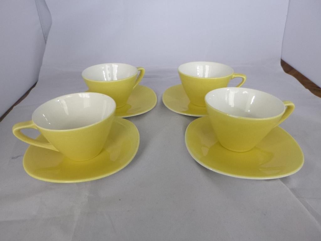4 retro gele kop en schotels (Victoria), Ophalen of Verzenden, Huis en Inrichting