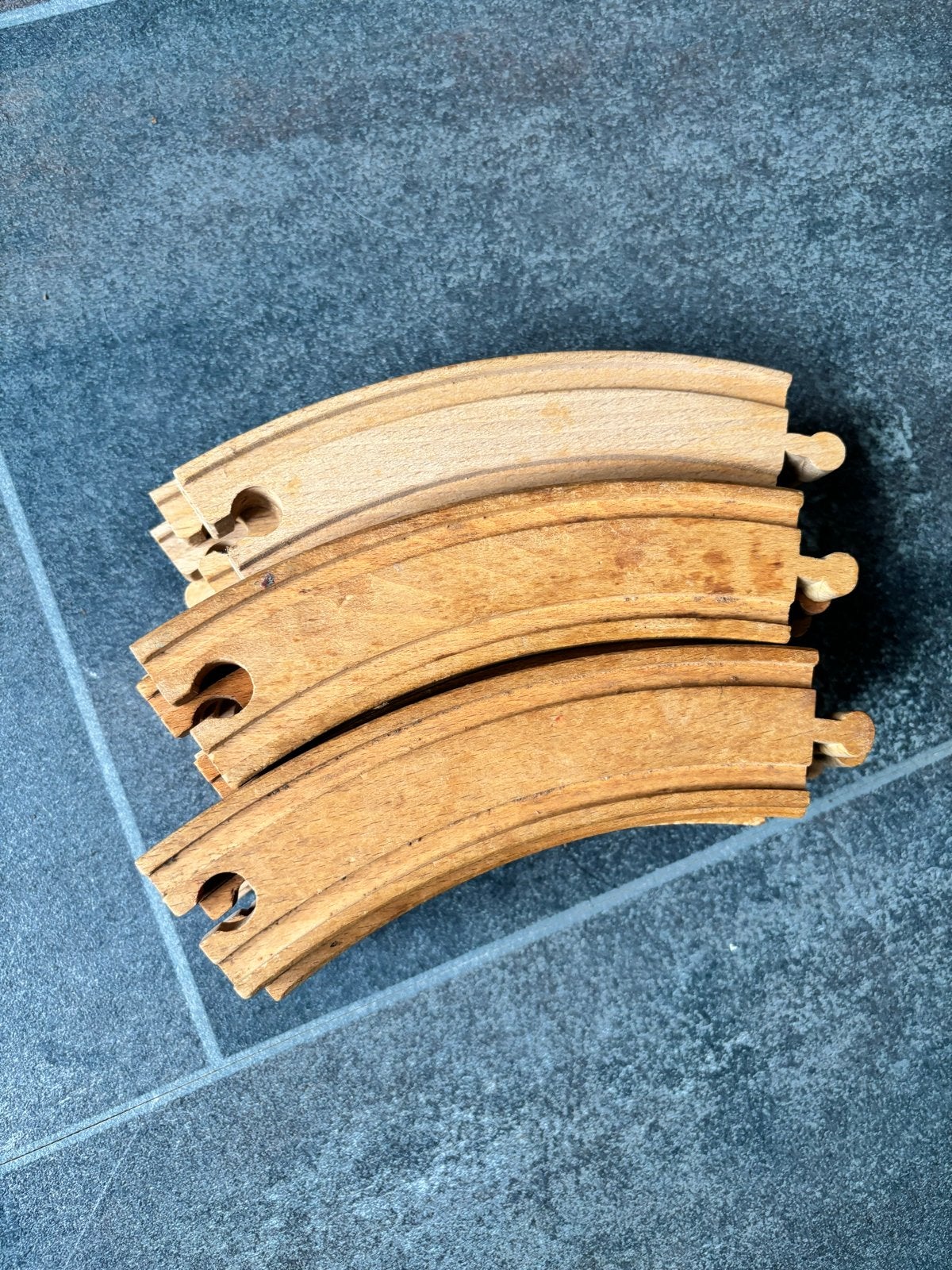 Houten treinbaan set met treinen en accessoires (Brio), Kinderen en Baby's, Speelgoed | Houten speelgoed, Ophalen of Verzenden