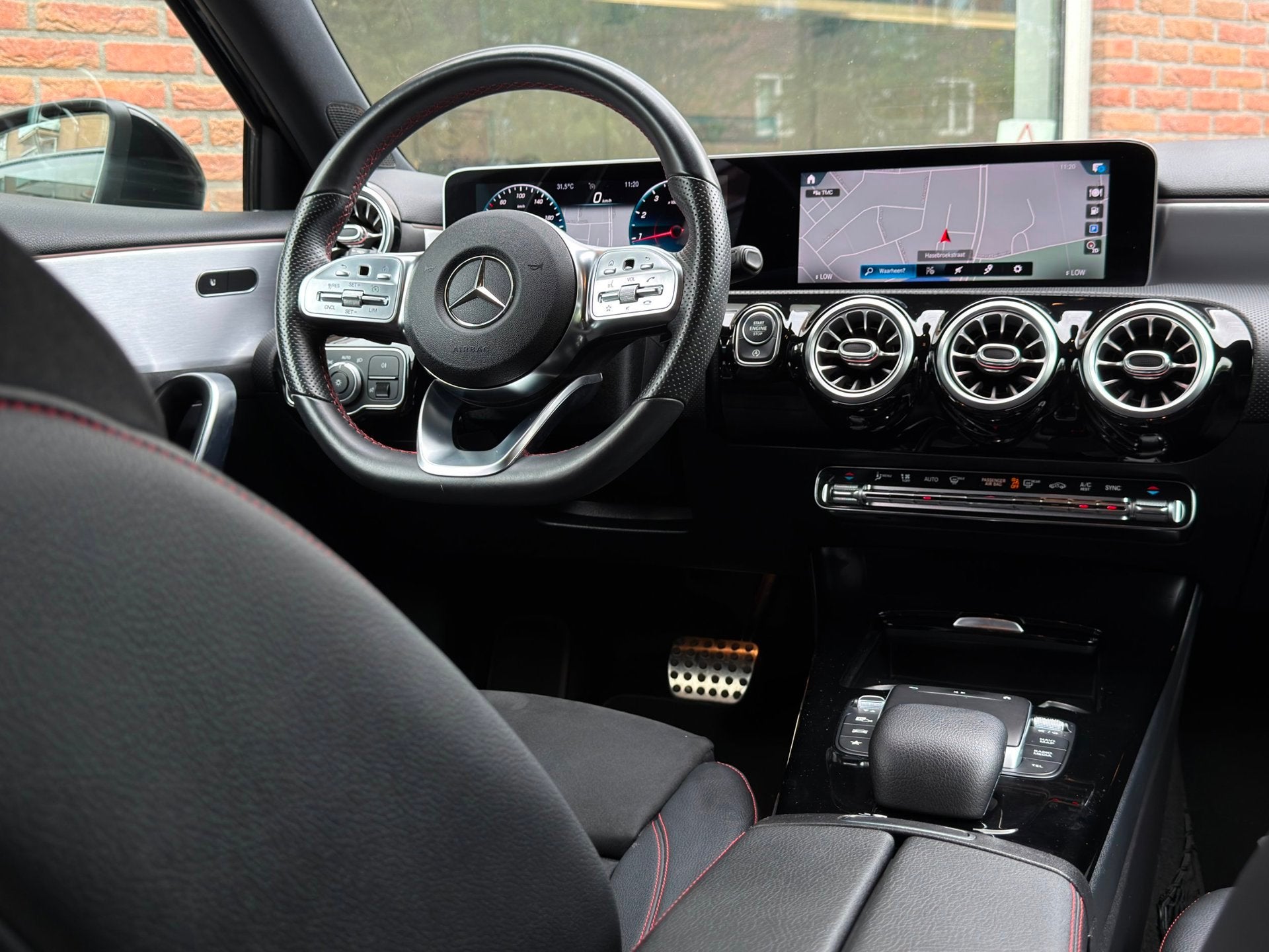 Mercedes-Benz A-klasse 180 Business Solution AMG | Widescree, Auto's, Dealer onderhouden, 136 pk, Gebruikt, 4 cilinders