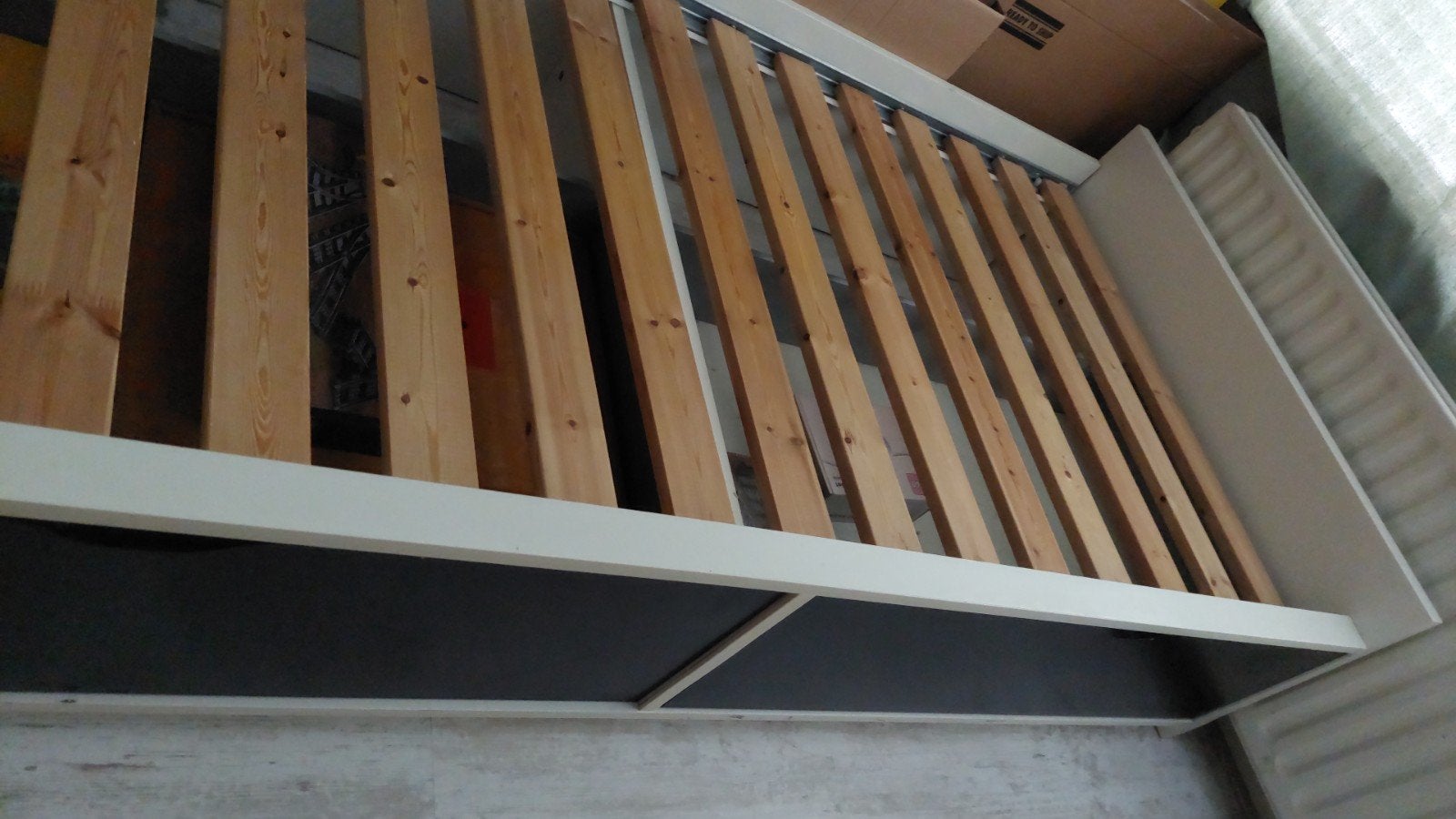eenpersoons bed met 2 lades van Ikea, Ophalen