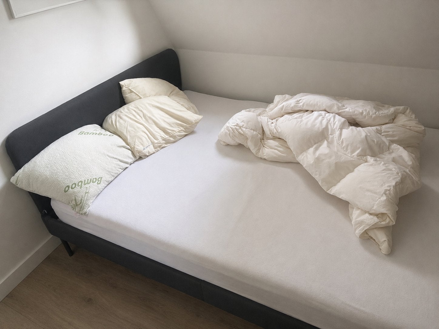 IKEA SLATTUM bed met VESTERÖY pocketvering matras, Ophalen, Gebruikt, Tweepersoons, 140 cm