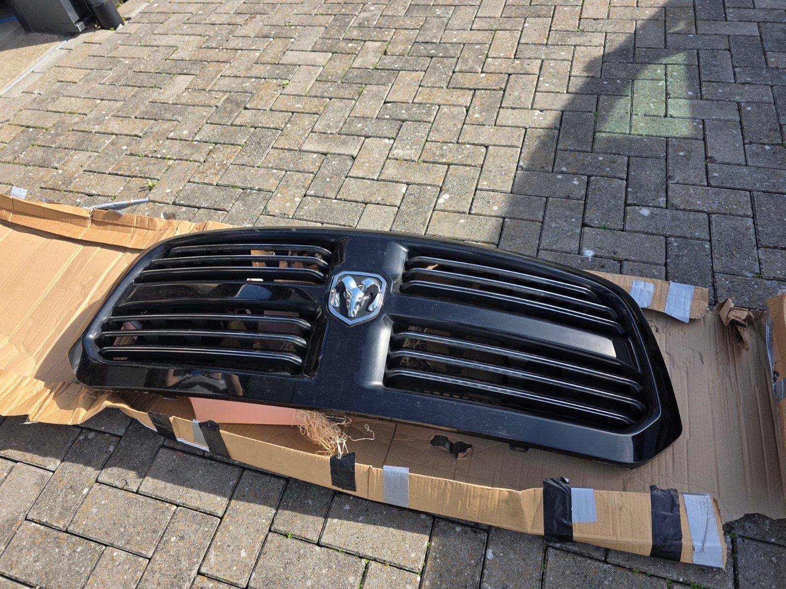 Dodge Ram Grille - Zwart - Gebruikt, Auto-onderdelen, Gebruikt, Voor, Ophalen of Verzenden, Bumper