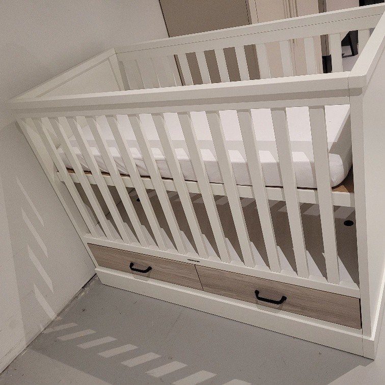 Kidsmill Newport Babybed Wit / Eiken 60 x120, Ophalen, Zo goed als nieuw, Ledikant
