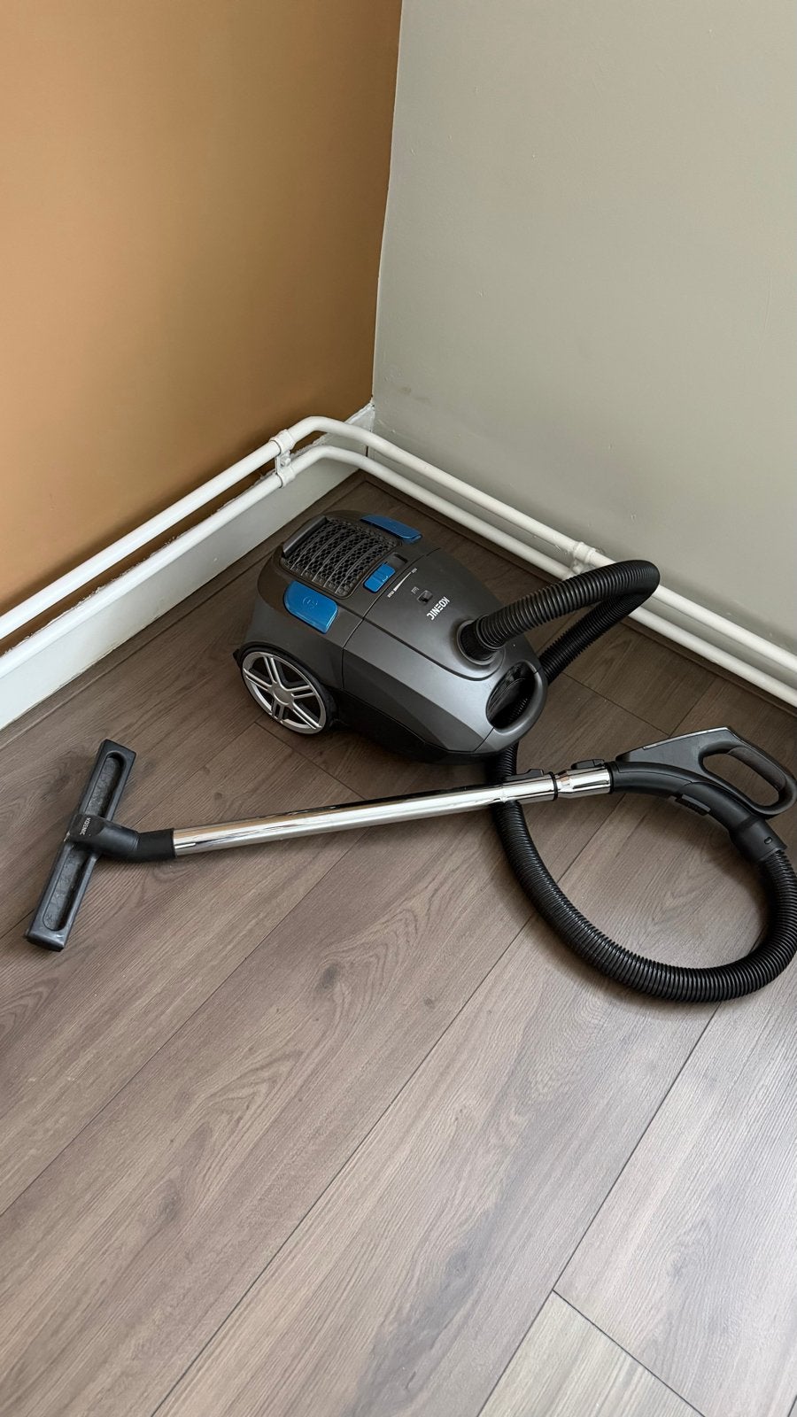 KOENIC Stofzuiger / Vacuum Cleaner, Witgoed en Apparatuur, Overige merken, Zo goed als nieuw, Sledestofzuiger, Regelbare zuigkracht