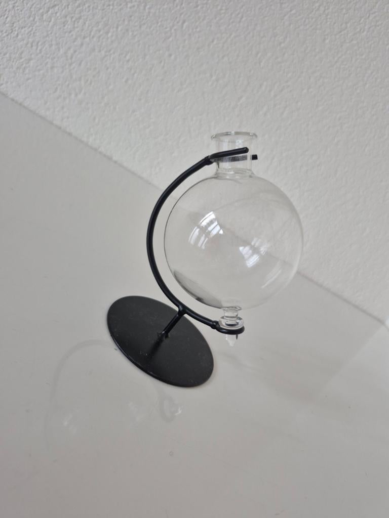 Glazen bolvaasje op metalen standaard - Hydroponics, Overige kleuren, Ophalen of Verzenden, Minder dan 50 cm, Glas