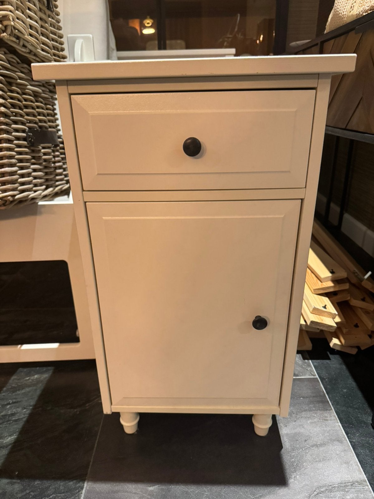 Hemnes nachtkastje als nieuw, Huis en Inrichting, Ophalen, Zo goed als nieuw, Minder dan 45 cm