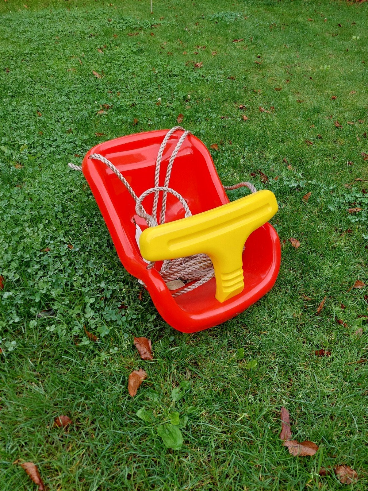 Rode babyschommel met geel veiligheidszitje, Kinderen en Baby's, Ophalen, Gebruikt, Schommel