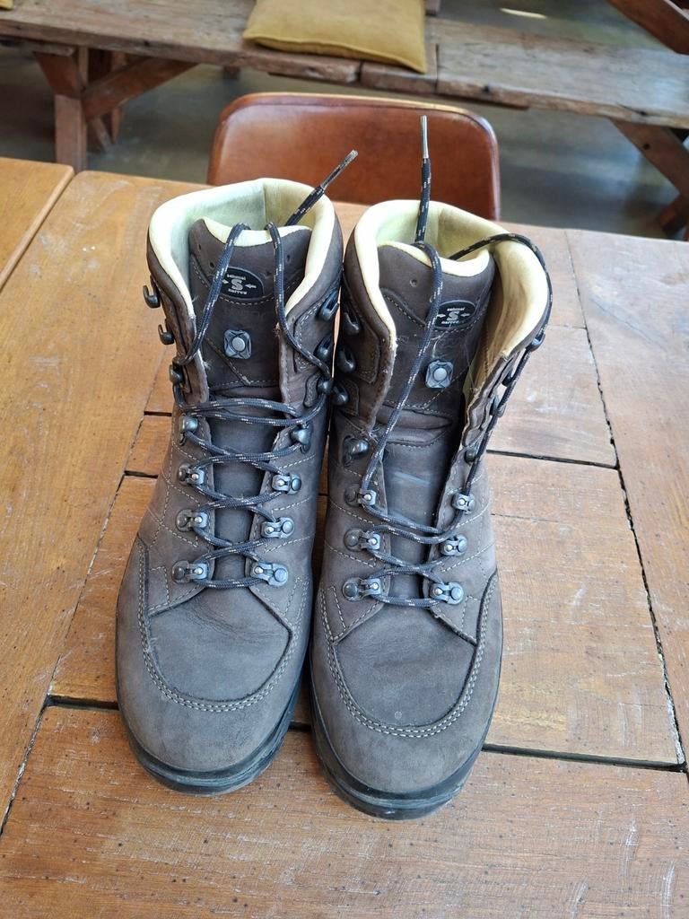 Lowa trekker S mt 44 bruine wandelschoenen, Ophalen of Verzenden, Zo goed als nieuw, Schoenen
