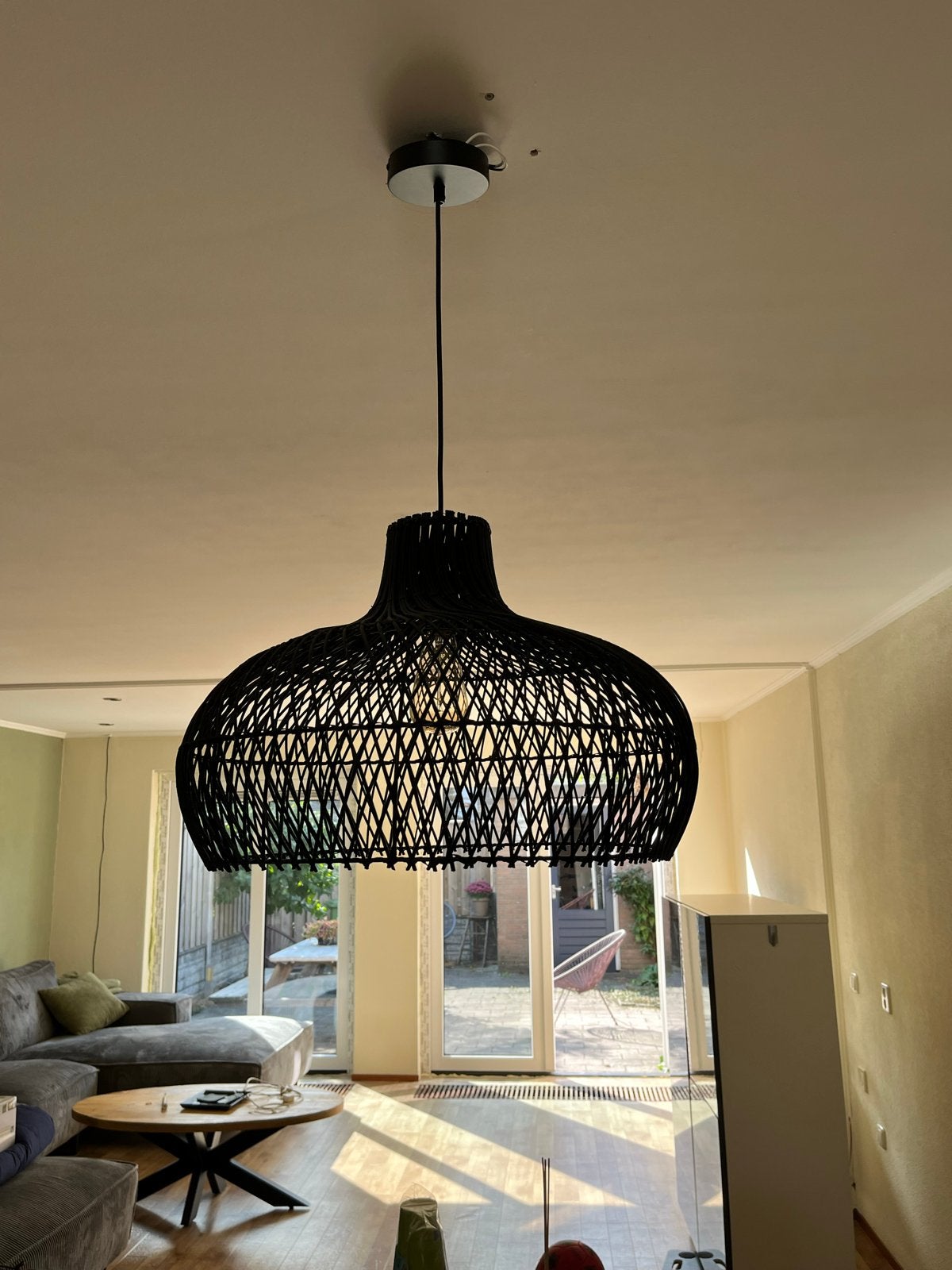 Zwarte rotan hanglamp - Modern en sfeervol, Ophalen, Zo goed als nieuw, Natuurlijk materiaal, E27 (groot)