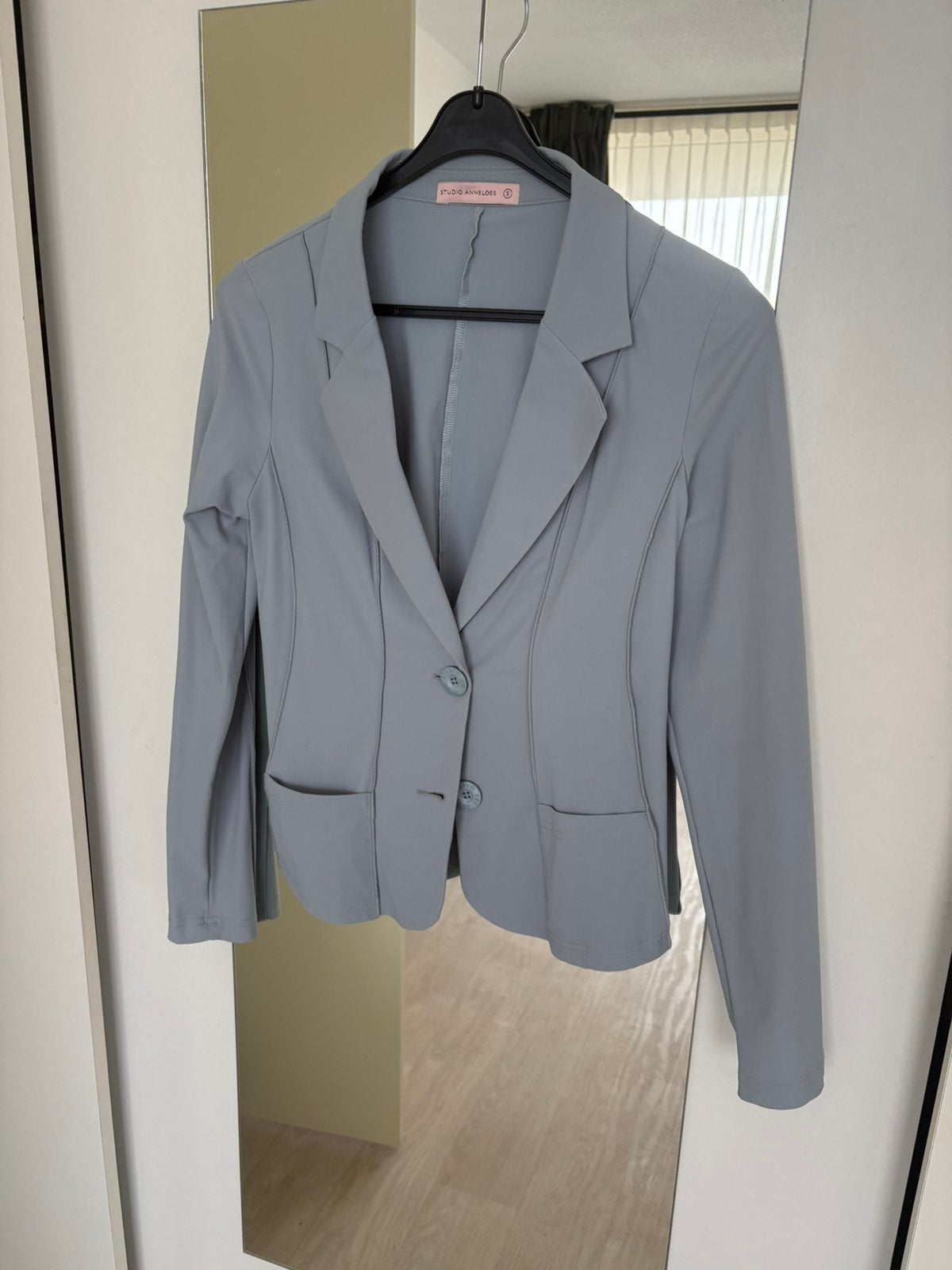 Studio Anneloes jasje S broek XS grijs zo goed als nieuw., Kleding | Dames, Ophalen of Verzenden, Zo goed als nieuw, Maat 34 (XS) of kleiner
