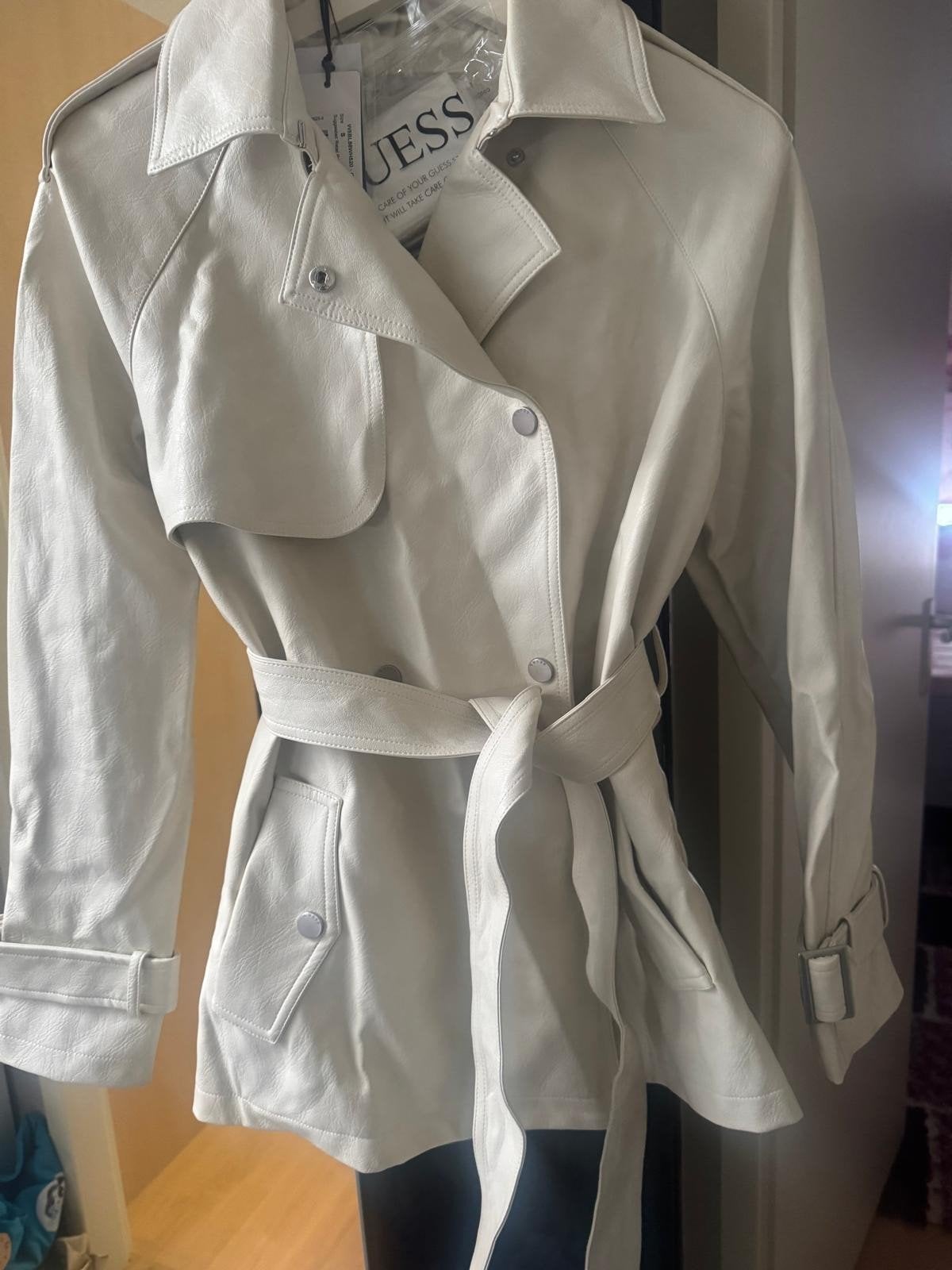 Guess jas maat S, Kleding | Dames, Guess, Wit, Nieuw, Ophalen of Verzenden