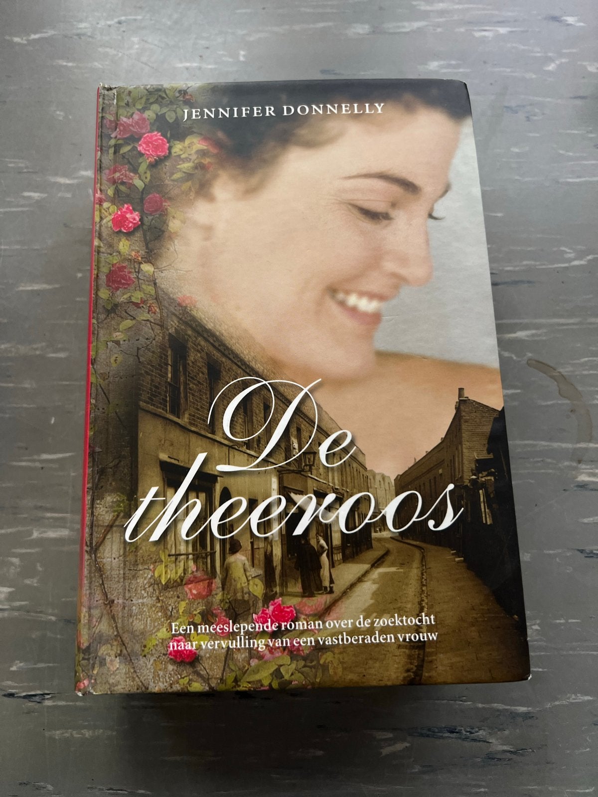 De theeroos - Jennifer Donnelly (roman), Boeken, Ophalen of Verzenden, Zo goed als nieuw, Nederland