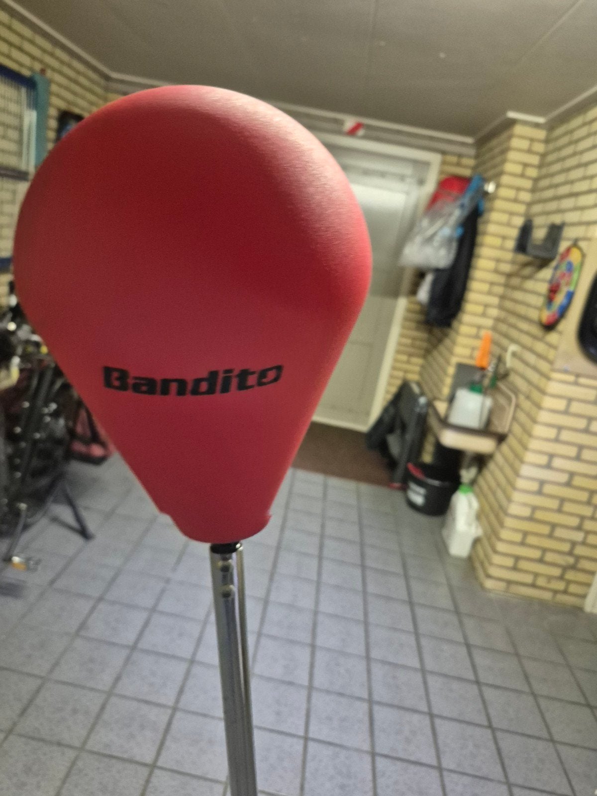 Bandito Boksbal op standaard, Ophalen