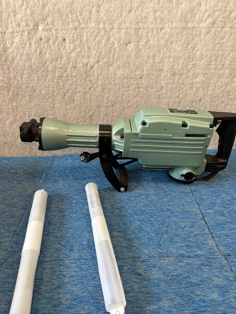 Nieuwe 2200 watt sloophamer met 2 bijtels.punt en plat, Ophalen, Massakassa, Nieuw, F tools