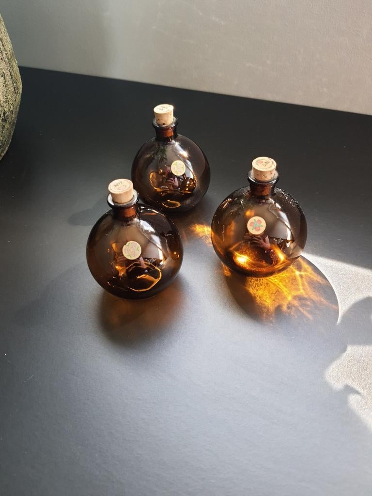 3 leuke vintage parfum flesjes, Ophalen