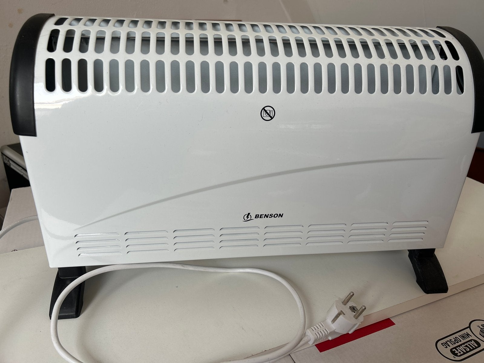 Benson Elektrische Kachel 750W/1500W - Zo goed als nieuw, Doe-het-zelf en Verbouw, Verwarming en Radiatoren, Ophalen, 30 tot 80 cm