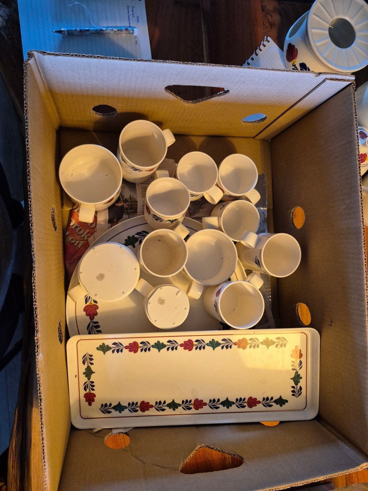 Kunststof Boerenbont servies - kopjes en dienblad, Huis en Inrichting, Keuken | Servies, Kunststof, Gebruikt, Overige merken, Landelijk/Boerenbont