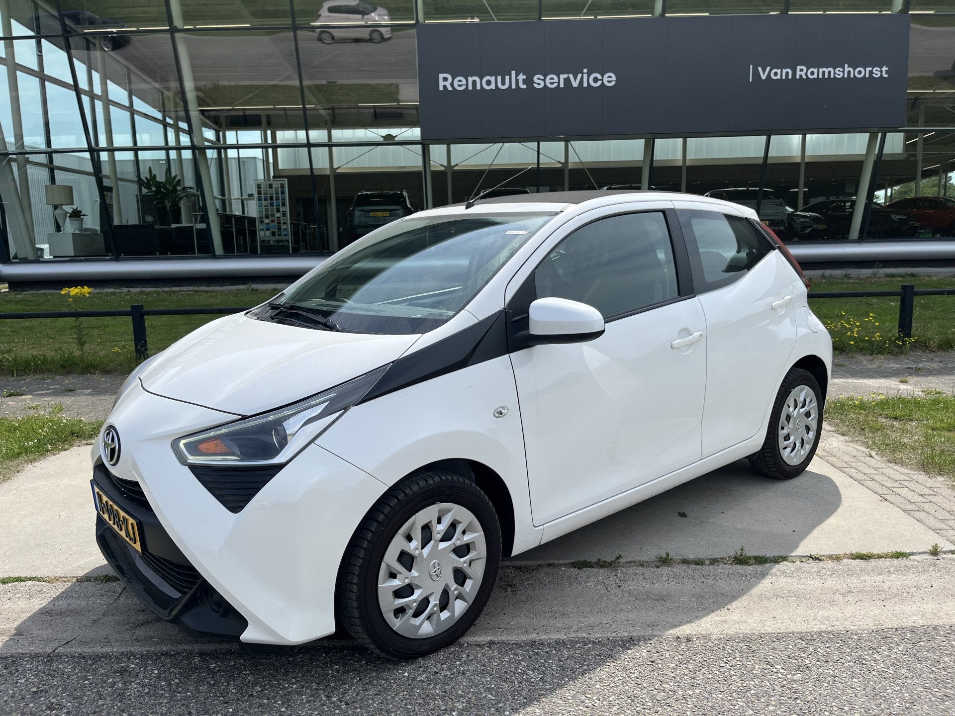 Toyota Aygo 1.0 VVT-i x-play cabrio / Camera / Cruise Contro, Auto's, Voorwielaandrijving, 12 maanden, Stof, Gebruikt