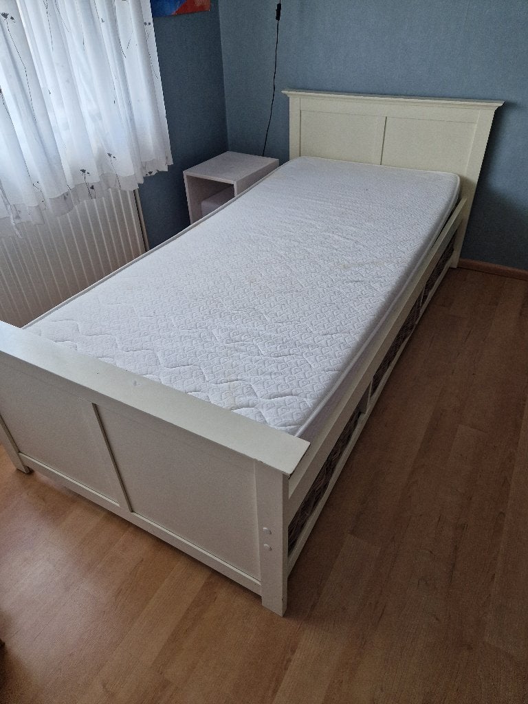 1-persoons bed incl. lattenbodem met onderin 3 rieten manden, Huis en Inrichting, Slaapkamer | Bedden, Gebruikt, Eenpersoons, 90 cm