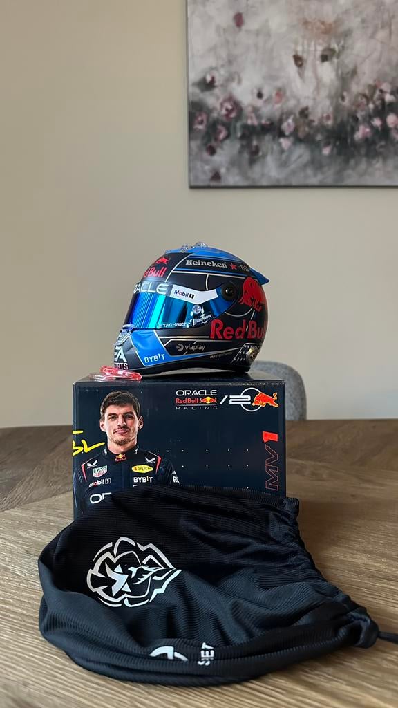Max Verstappen 1:2 World Champion 2024 USA, Verzamelen, Automerken, Motoren en Formule 1, Ophalen of Verzenden, Nieuw, Formule 1