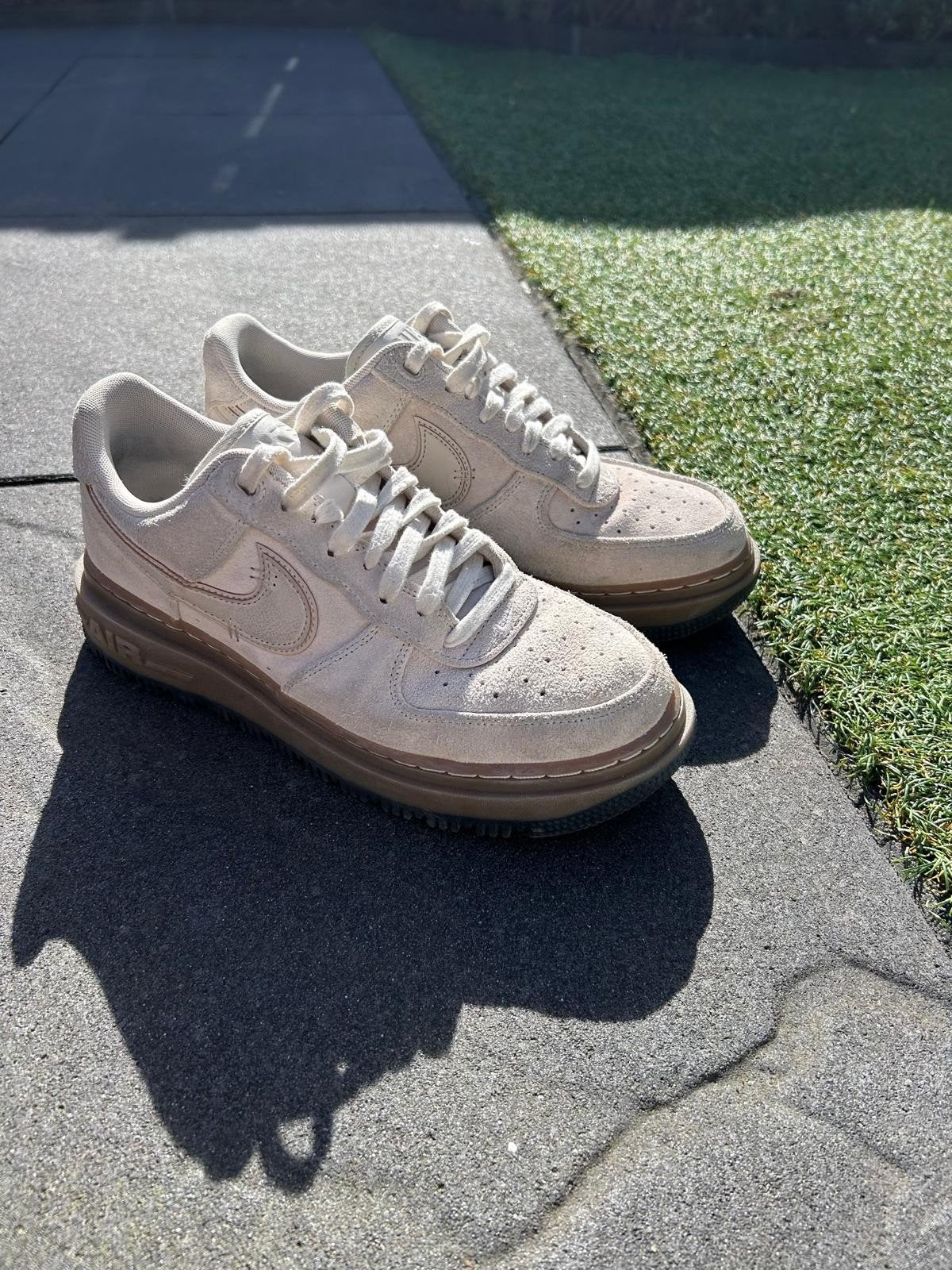 Nike Air Force 1 '07 LV8 Suede Sneakers - Maat 42.5, Ophalen of Verzenden