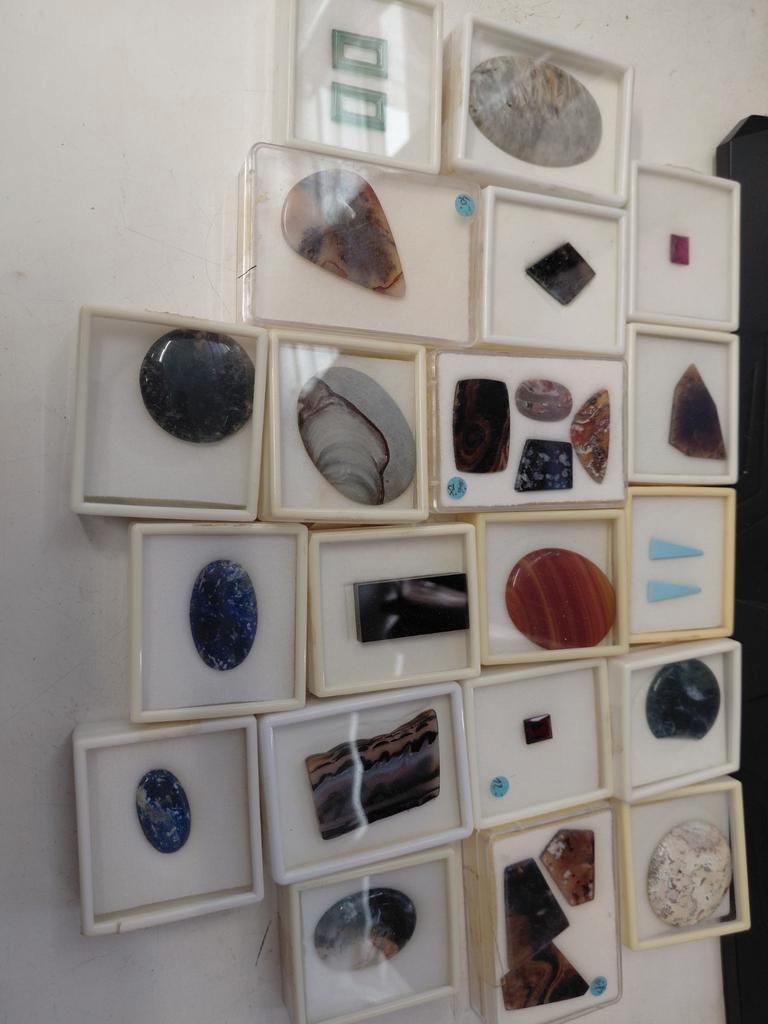 Partij grote edelsteen cabochons en plakjes, Ophalen of Verzenden
