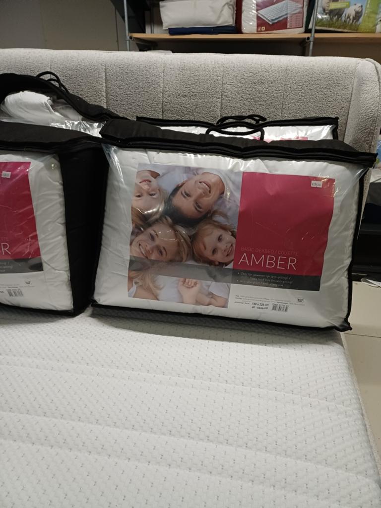 Dekbed 140 x 220, 140 x 200 en 240 x 200, Ophalen, Eenpersoons, Wit, Nieuw