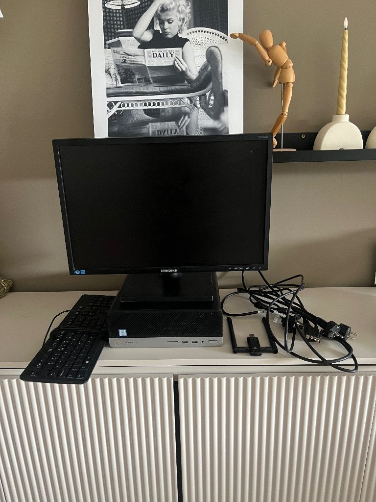 Hp prodesk Intel i3 + Samsung monitor + toetsenbord, Computers en Software, Desktop Pc's, Ophalen, Zo goed als nieuw, Met monitor